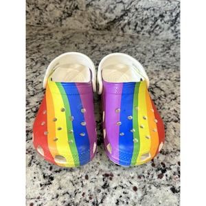 CROCS Classic RAINBOW STRIPE Flag Croslite Slip On Clogs - Men's 2/‎ Women's 4